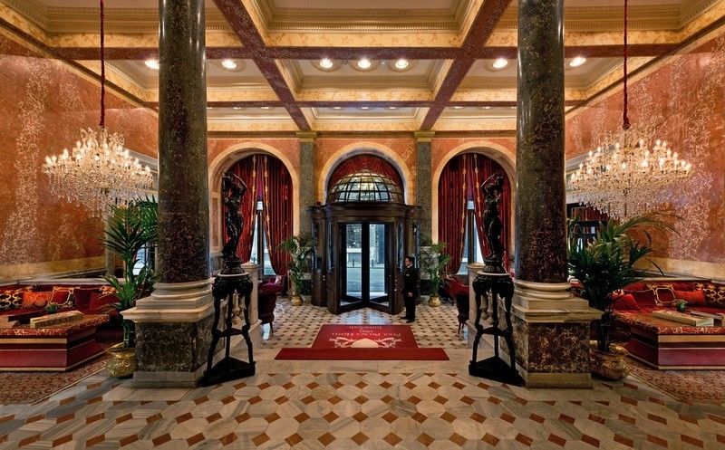 В стамбульском Pera Palace Hotel Jumeirah в свое время гостили Ян Флеминга, Эрнест Хемингуэй и Агата Кристи.