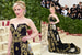 Эмилия Кларк в платье  и в украшениях Dolce&amp;Gabbana