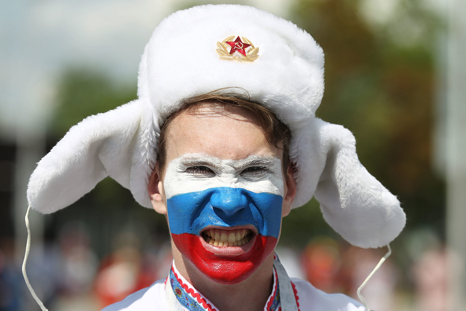 Эмоции болельщиков перед началом матча Россия-Испания