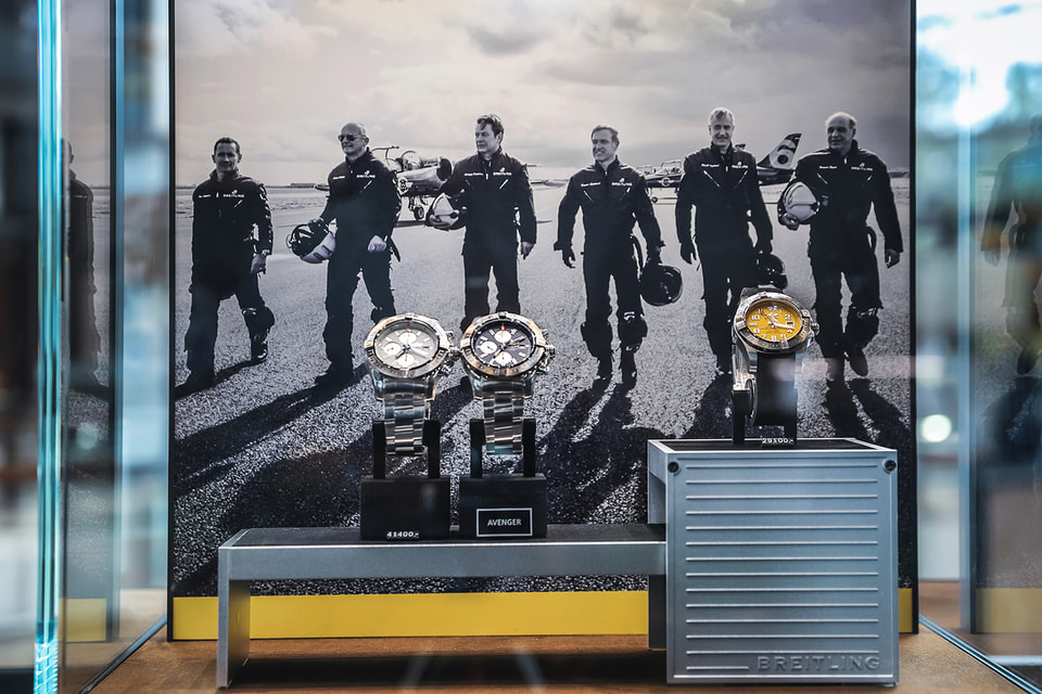Здесь представлено более 200 моделей - полная коллекция часов Breitling