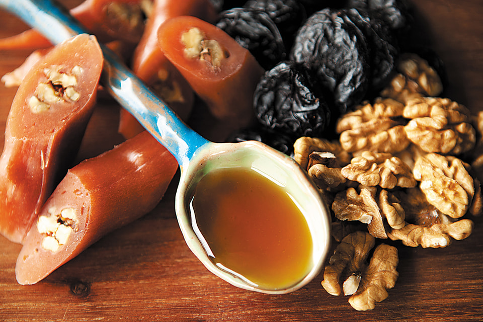 Чурчхела, мед и сухофрукты – вкусное и полезное лакомство