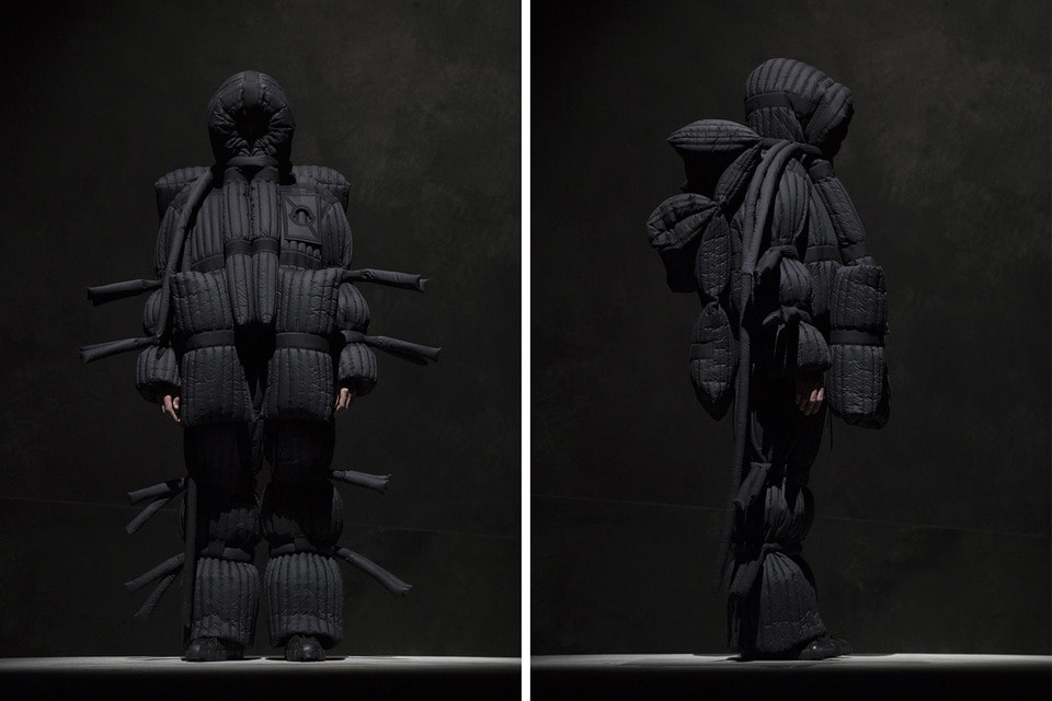 Пальто Moncler Craig Green авангардного дизайнера Крекга Грина рассказывает об отношениях одежды и телесности
