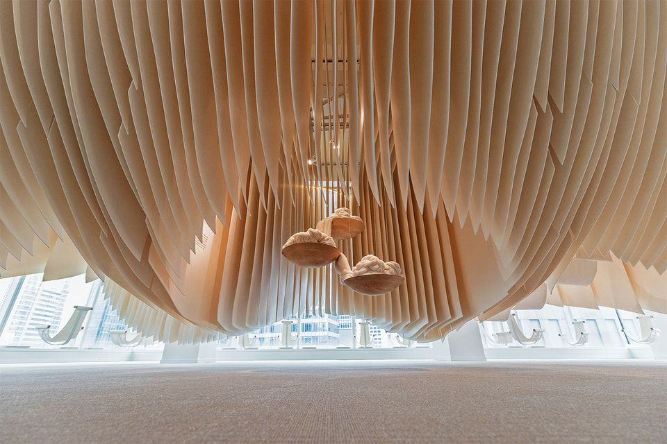 Пряжа «Дар королей» была представлена Loro Piana как часть инсталляции на Art Basel 2018 в Гонконге