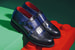 В сезоне осень-зима 2018/19 обувные мастера Barrett вдохновились экспериментальным романом Хулио Кортасара «62. Модель для сборки» и представили модели, словно «собранные» из множества различных элементов и деталей. Зеркально-гладкие угольно-черные оксфорды, замшевые монки орехового оттенка, темно-вишневые броги с перфорацией, двуцветные дерби с брогированием – в основе производства каждой из этих моделей лежат ручная работа, мягчайшие износостойкие материалы, крепкий норвежский шов, двойная подошва из кожи и каучука, полученного из молока дерева гевея.