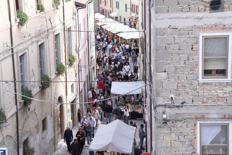 В Италии проходят локальные фестивали белого трюфеля