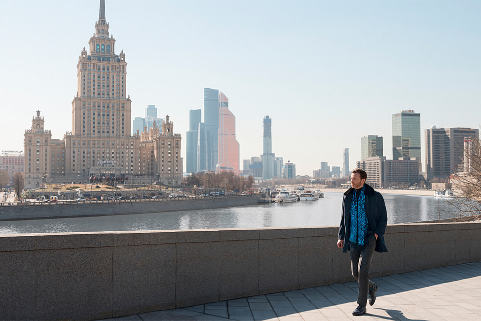 Один из образов коллекции Zilli осень-зима 2018/19 – явный оммаж российской столице