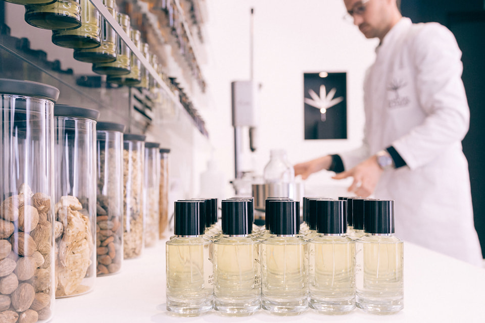 Многие ароматы вдохновлены историями из жизни самого парфюмера