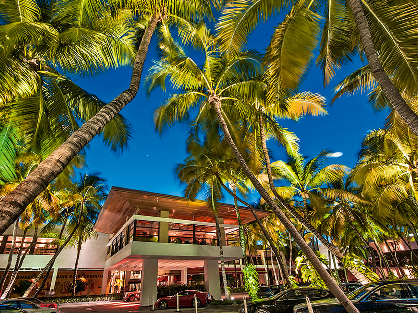 Ресторан The Grill на территории Bal Harbour Shops