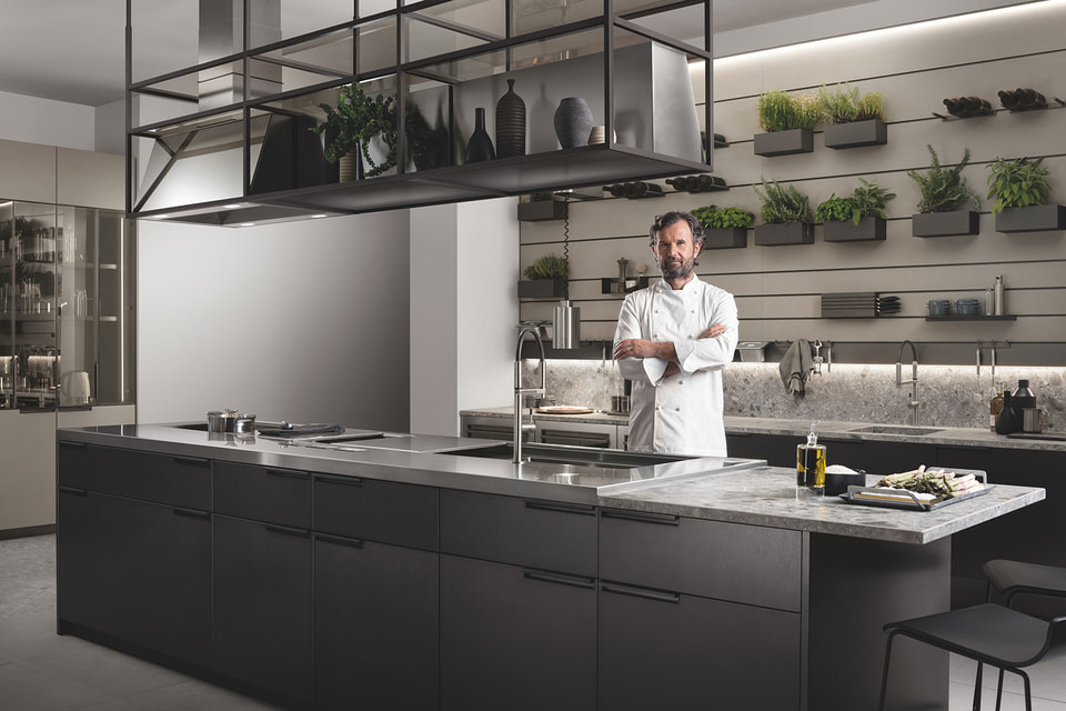 Шеф-повар Карло Кракко вместе со специалистами Scavolini разработал проект «умной» кухни