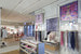 В бутике представлен полный ассортимент коллекций Louis Vuitton, включая шелковые платки и прочие аксессуары