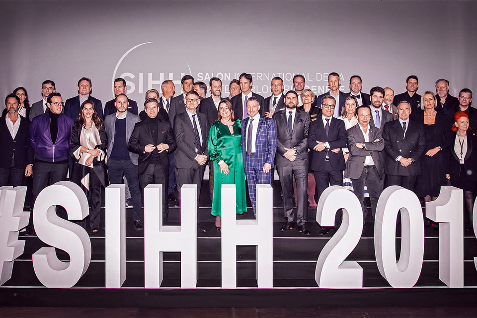Первые лица часовых компаний – участников SIHH 2019 года – на коллективном фото, сделанном перед открытием Салона