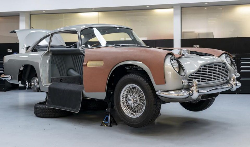 Один из 25-ти спортивных автомобилей DB5 в процессе сборки