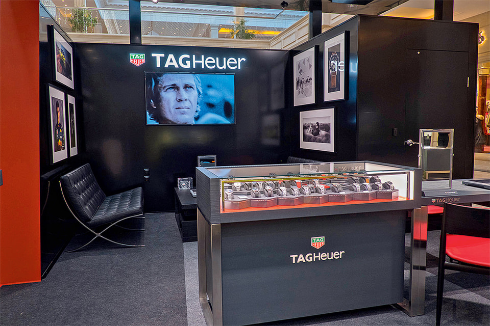 Бутик – гоночный бокс часового бренда TAG Heuer обыгрывает автомобильную тематику