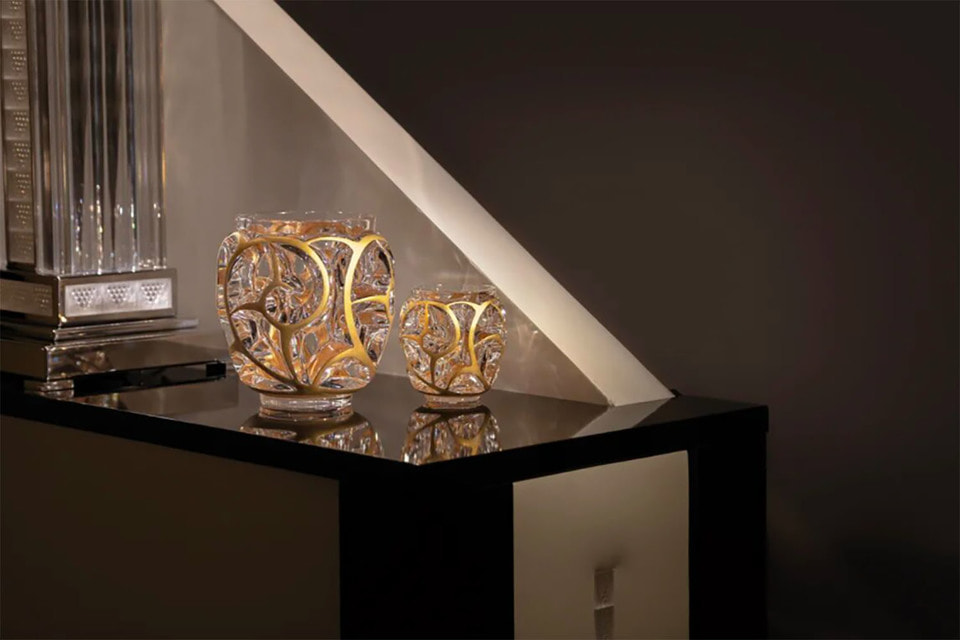 Специально для России мастера Lalique перевыпустили вазу Tourbillons, созданную еще Рене Лаликом