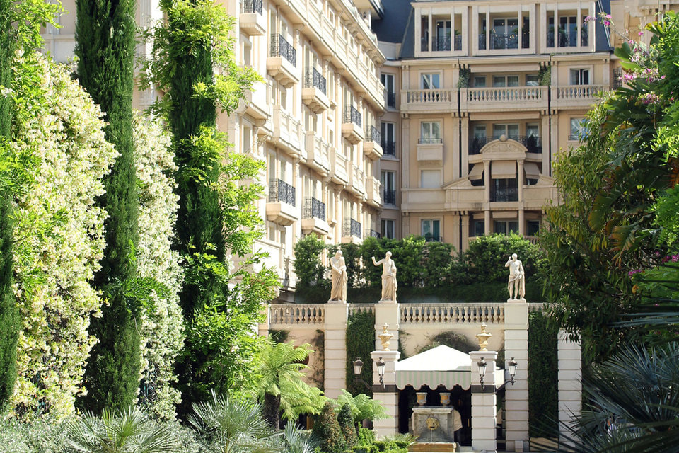 Фасад 		отеля  Metropole 		Monte-Carlo