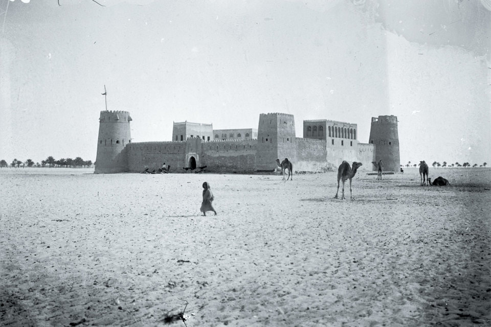 Так выглядела крепость Аль Хосн, Абу Даби в 1904 г.
