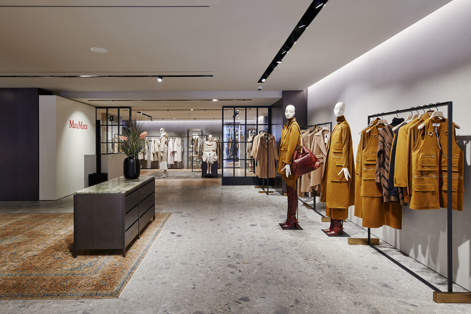 В бутике представлены коллекции одежды и аксессуаров Max Mara и Sportmax