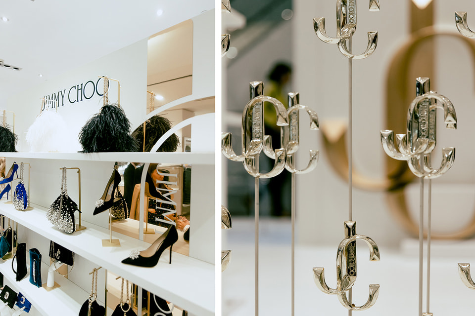 Главное украшение поп-ап пространства Jimmy Choo – инсталляция в виде новой монограммы JC