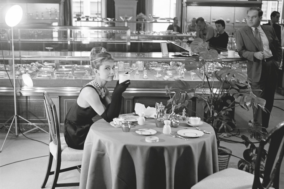 Актриса Одри Хепберн на съемках фильма «Завтрак у Тиффани» во флагманском бутике Дома на 5-ой Авеню в Нью-Йорке