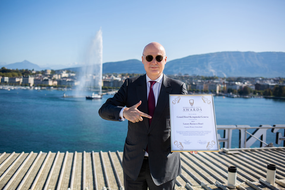 Генеральный директор Hotel Kempinski Geneva Тьерри Лавалле получил приз в номинации Luxury Business Hotel Switzerland