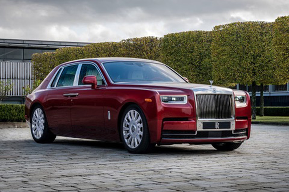 Rolls-Royce отметил свое 115-летие коллаборацией с художницей Микалейн Томас