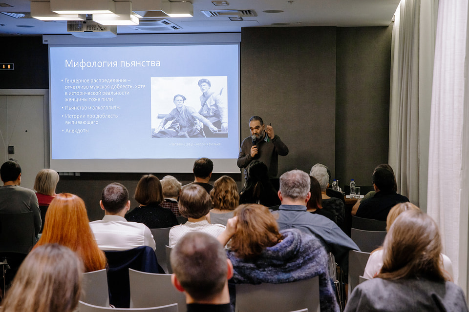 Литературно-гастрономический вечер «Мифология пьянства» с участием профессора Оксфордского университета Андрея Зорина