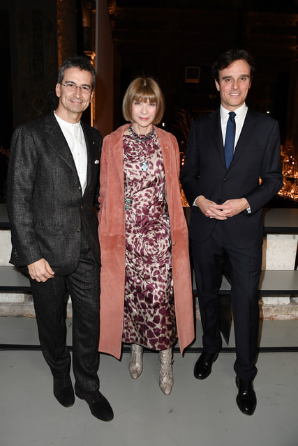 Генеральный директор Yoox Net-a-Porter Group Федерико Маркетти, главный редактор американского Vogue Анна Винтур и главный редактор итальянского Vogue Эмануэле Фарнети на торжественном ужине в честь старта проекта Vogue YOOX Challenge