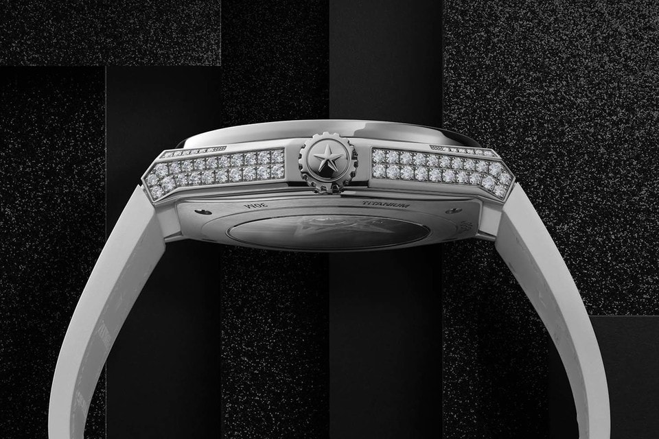 Корпус модели Defy Classic High Jewelry Rainbow украшен круглыми бриллиантами