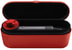 Фен Dyson Supersoniс в красном чехлеУ Dyson вышла лимитированная серия популярного фена в красном цвете. В комплекте идут сам девайс, три насадки, по-разному подающие теплый воздух, нескользящий коврик и — опять же красный — чехол из экокожи. В остальном это привычный и неплохо себя зарекомендовавший фен с фирменной английской системой подачи воздуха и четырьмя уровнями его нагрева — он непрерывно отслеживает и регулирует температуру подаваемого воздуха, проводя 20 измеренийв секунду, что позволяет предотвратить чрезмерный перегрев и повреждение волос. И к слову, всего в тестированиях фенов этой марки, как заверяет производитель, участвовали 1625 км человеческих волос