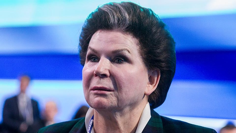 Терешкова предложила сделать “Рассказы о Путине” настольной книгой школьников