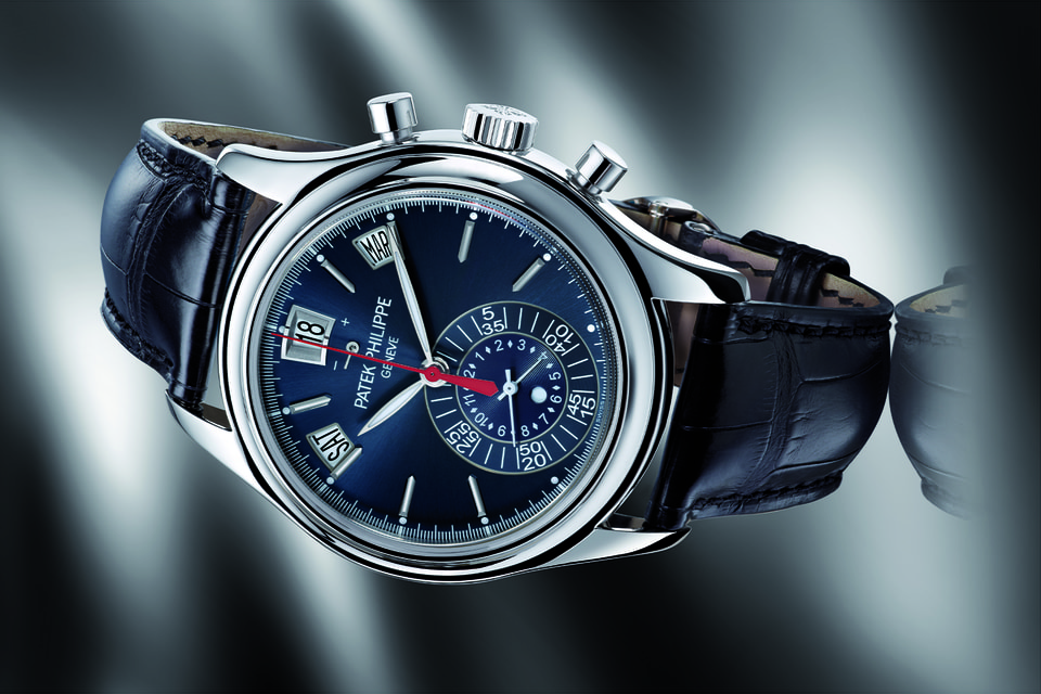 Мужские часы Patek Philippe Annual Calendar 5960 в платиновом корпусе с синим циферблатом теперь могут прибыть прямо домой к жителю столицы, который давно желал их приобрести