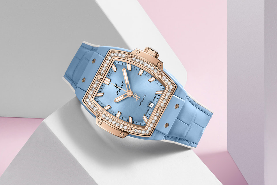 Часы Spirit of Big Bang Light Blue Ceramic, как и прочие модели Hublot, теперь можно приобрести онлайн