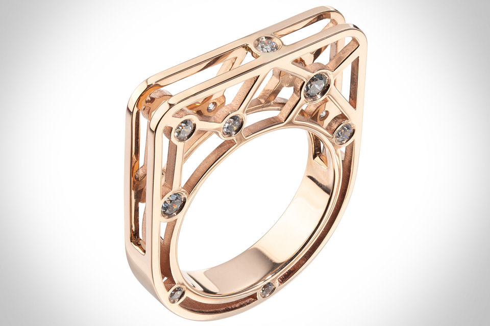 Кольцо из коллекции «Геометрия» – один из примеров того, как дизайнеры Epic Jewellery интерпретируют традиционные ювелирные формы
