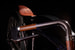 Необычным акцентом в велосипеде смотрятся элементы, изготовленные вручную из копалового дерева: седло, рукоятки руля, фара и накладки на вилку руля