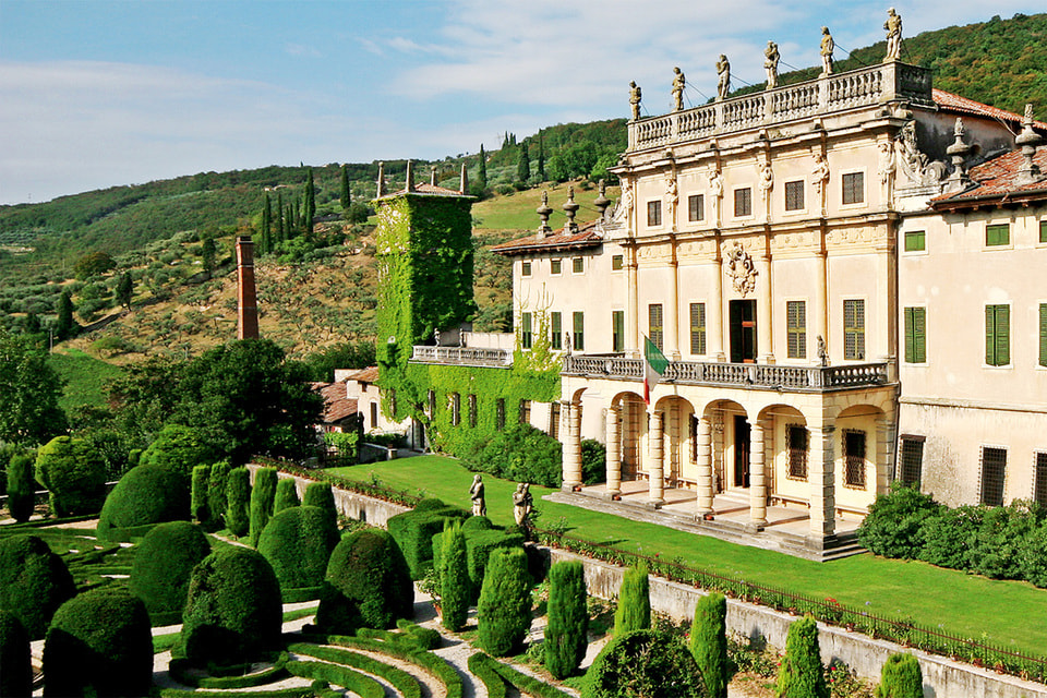 Британка Джудит Вейд еще в 1997 году задалась целью объединить 120 лучших садов и парков Италии в проект Grandi Giardini Italiani и сделала их доступными для публики. А сегодня сады являются частью Венецианской архитектурной биеннале