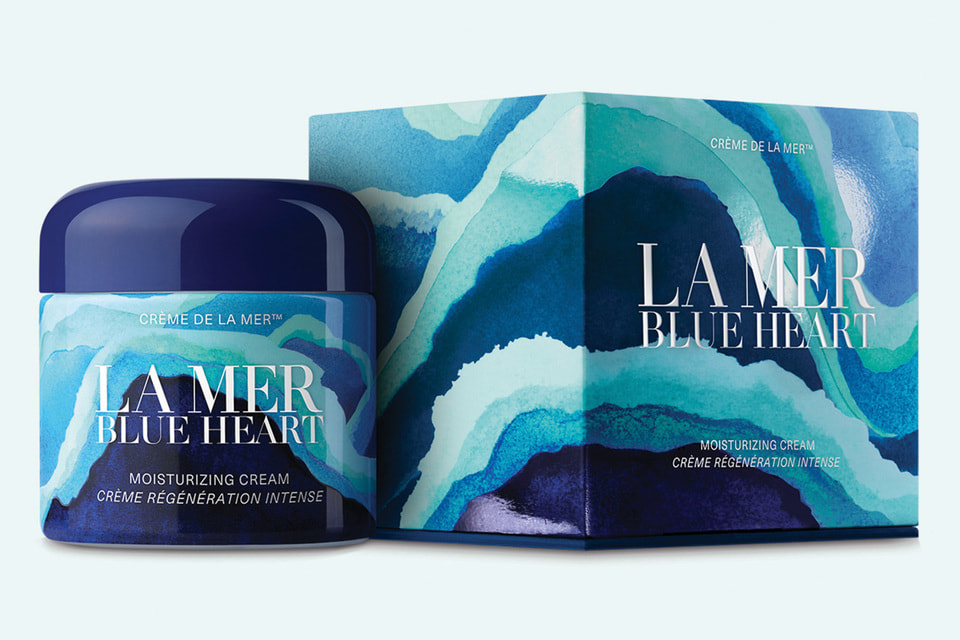 Крем Blue Heart Creme De La Mer каждый год выходит в новом дизайне в честь всемирного дня Океанов, который отмечается 8 июня