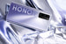 Honor 30 pro+ В конце мая компания Honor представила в России свой флагман Honor 30 pro+, который традиционно дублирует производительную составляющую флагманов Huawei. В этот раз экстерьер «младшего брата» щеголяет логоманией – на его «спине» красуется имя бренда «во весь рост». Внутри же у девайса топовый 5G-процессор Kirin 990, 8 Гб «оперативы» и 256 Гб основной памяти, 2К OLED-экран с диагональю 6,57 дюйма и частотой обновления 90 Гц – в сумме это значит, что работа устройства быстрая и плавная, как и подобает флагману. Однако сам девайс вышел заметно дешевле: основная камера (50 Мп + 16 Мп ультраширокоугольный модуль + 8 Мп телеобъектив с 5-кратным оптическим зумом) проще, чем у Huawei P40 pro, но все равно остается одним из лидеров по качеству среди «недорогих» флагманов. Из других особенностей выделяются Wi-Fi стандарта 6+, 4000 мАч емкости батареи, быстрая (40 Вт) и беспроводная зарядка.