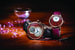 Часы в технике paillonné в Jaquet Droz выпускают нечасто – вариации с циферблатом цвета бордо бренд представлял в 2017 году
