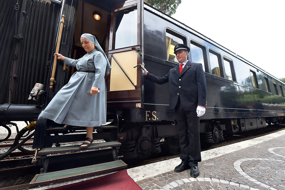 Экскурсионный поезд отправляется от вокзала Ватикана по субботам