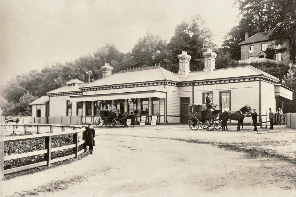Станция Петуорт была построена в 1892 г. для принца Уэльского