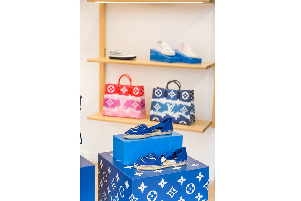 Наряду с разнообразными моделями сумок в поп-апе будет представлена летняя капсульная коллекция одежды, обуви и аксессуаров
