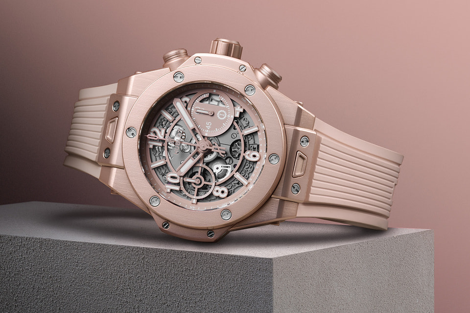 Часы Hublot Big Bang Millenial Pink созданы в корпусе из анодированного аллюминия особенного оттенка