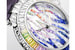 Изображение морской травы Posidonia oceanica в виде инкрустации из 85 цветных драгоценных камней или бриллиантов огранки «багет» нанесено на циферблат из перламутра, белого или серого. Безель, корпусное кольцо, ушки, застежка ремешка и ротор в каждой из четырех версий часов Marine Haute Joaillerie 9509 Poseidonia украшены драгоценными камнями в той же цветовой тональности