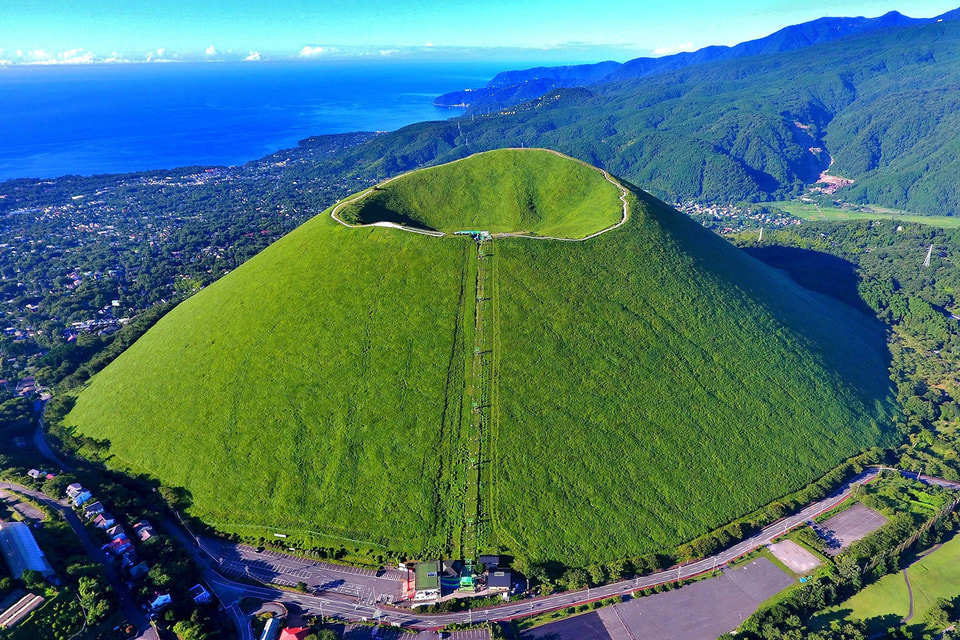 Идзу – единственное в мире место, где пересекаются две горных гряды с действующими вулканами