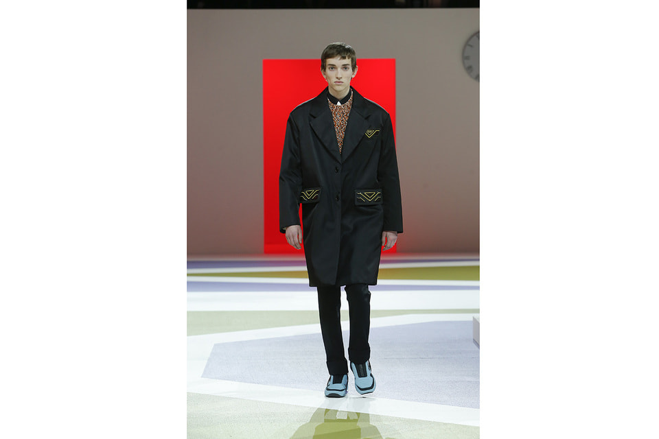 Большинство лотов для аукциона, который Prada проводит совместно с Sotheby’s со 2 по 15 октября в рамках кампании Tools of Memory, были взяты из подиумной коллекции