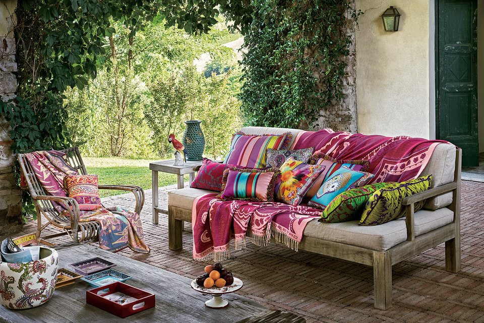 Пледы и подушки Etro Home уже представлены в Москве, в Bosco Casa