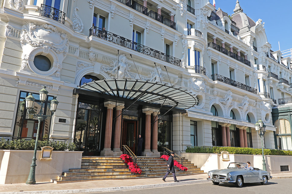 В Hôtel de Paris Monte-Carlo цены на номера не снизились, а это значит, что отель не стал работать с другим типом клиентов