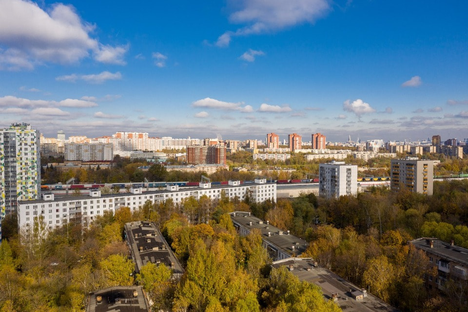 Даже при росте доходов москвичи предпочитают покупать новое жилье там, где привыкли жить