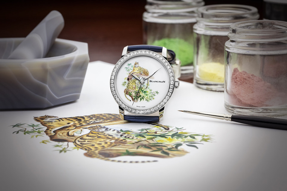 На циферблате этой женской модели Blancpain Métiers d'Art Formosa Clouded Leopard изображен формозский дымчатый леопард