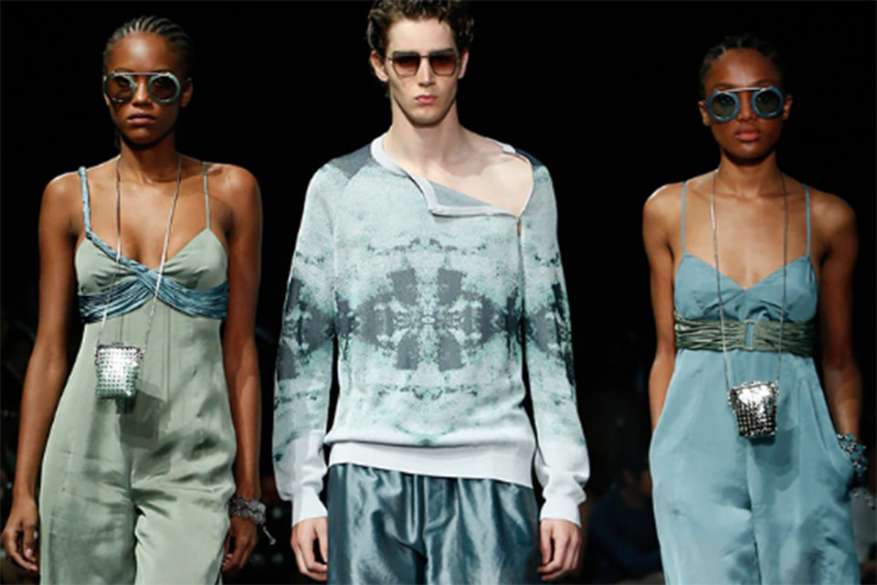 Голубые и зеленые пастельные оттенки коллекции Giorgio Armani весна-лето 2021